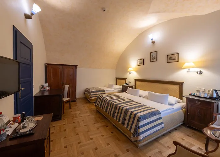 Elite Hotel 4*