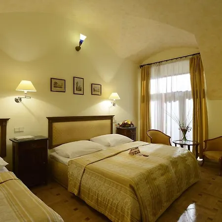 Elite Hotel 4*