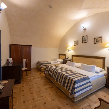 Elite Hotel 4*