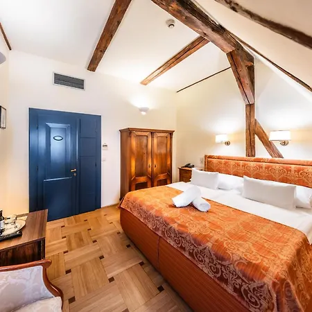 Elite Hotel 4*