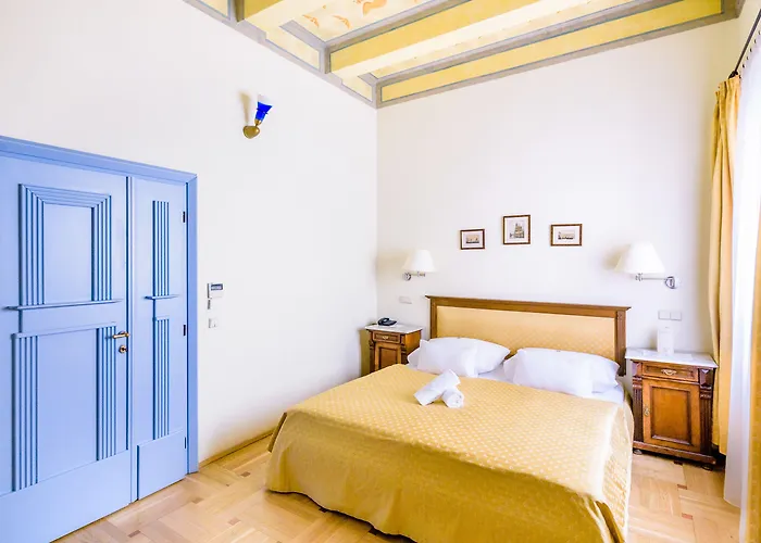 Elite Hotel 4*